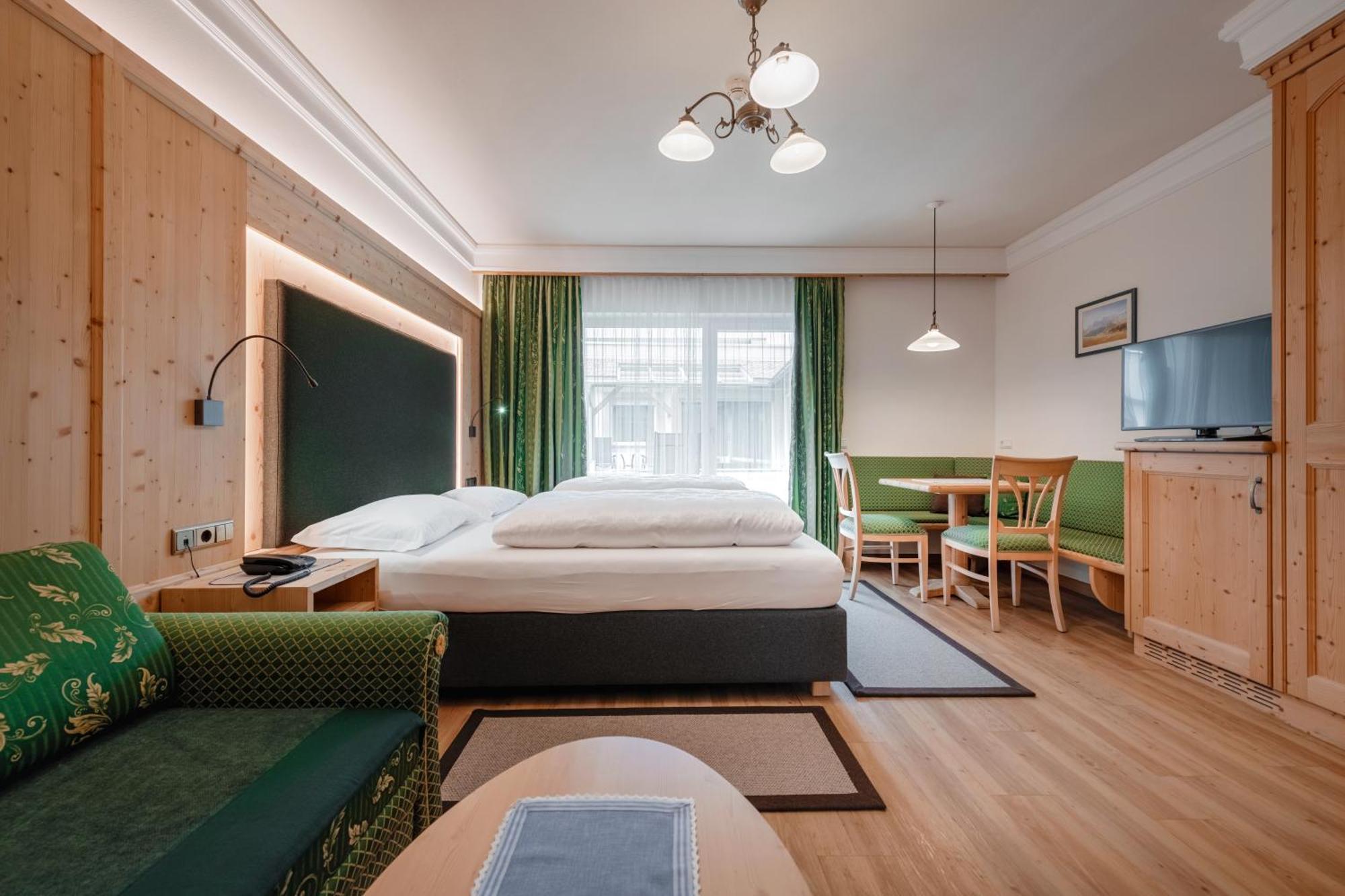 Hotel Sureghes Ortisei Eksteriør billede