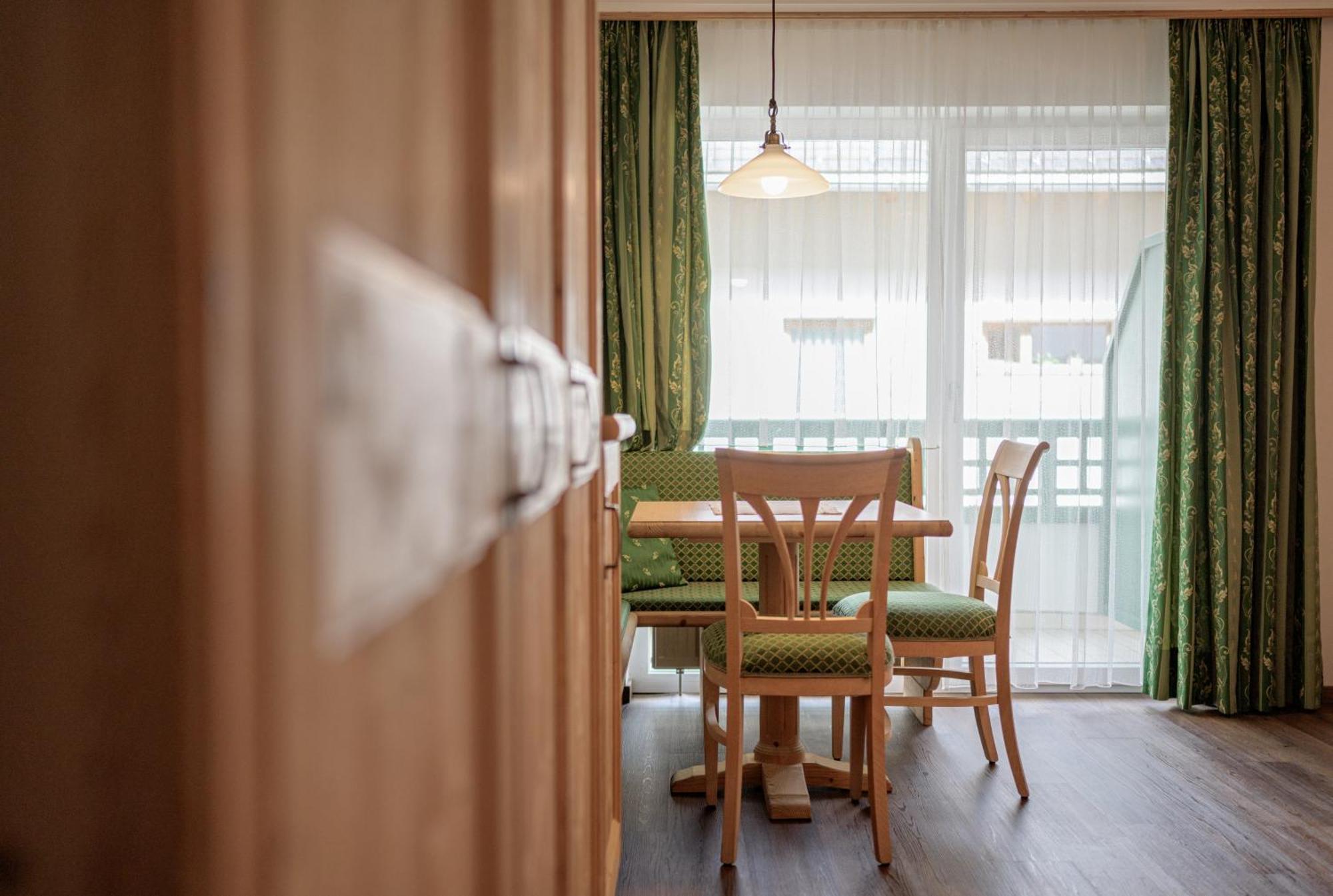 Hotel Sureghes Ortisei Eksteriør billede