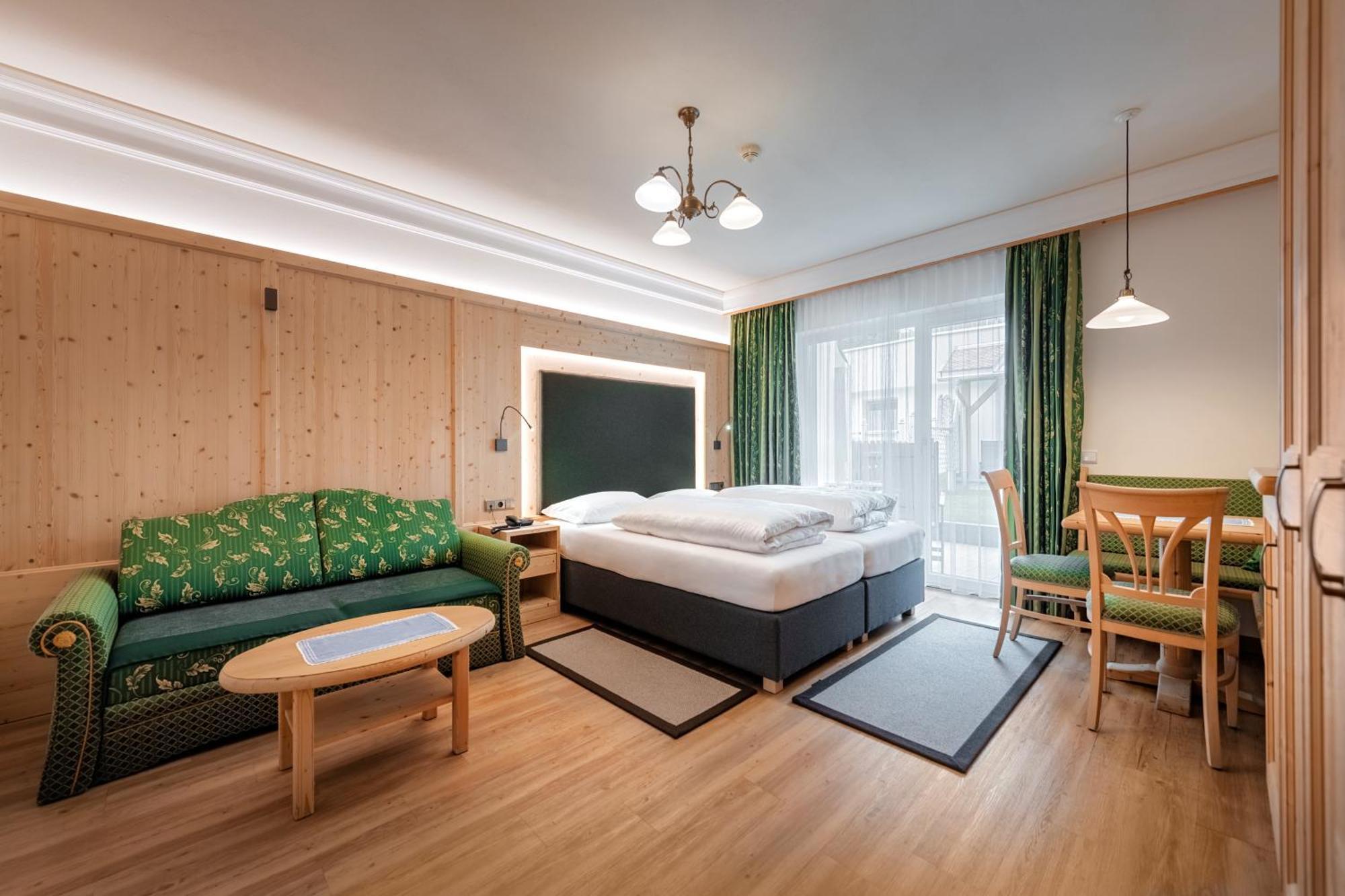 Hotel Sureghes Ortisei Eksteriør billede