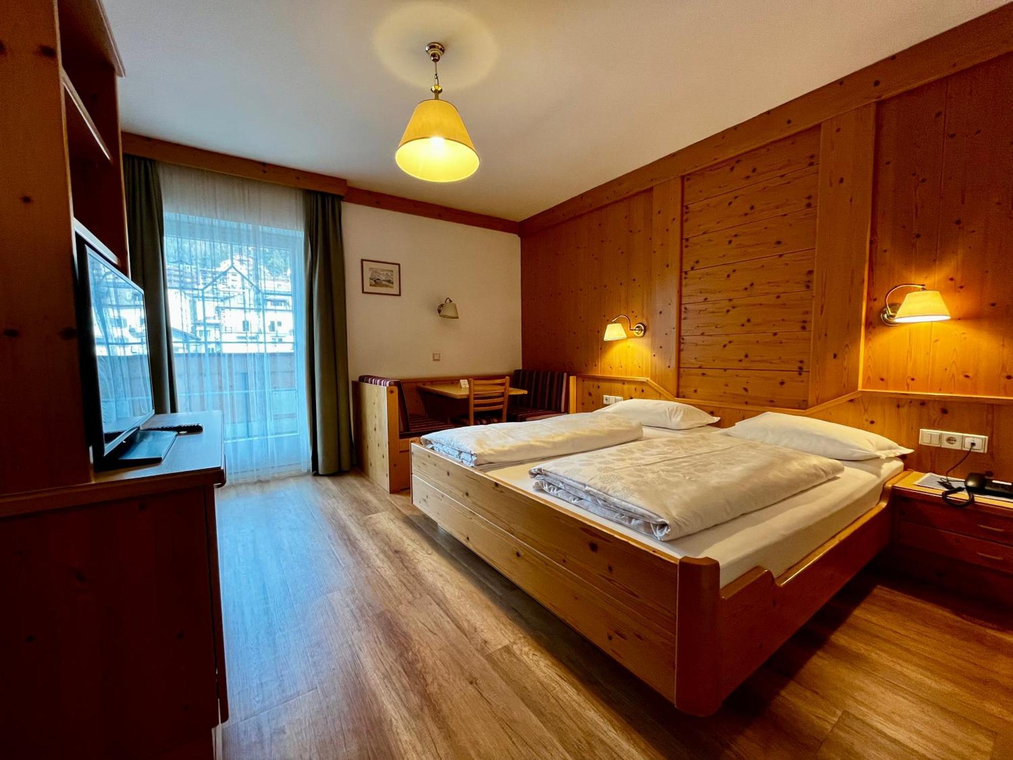 Hotel Sureghes Ortisei Eksteriør billede